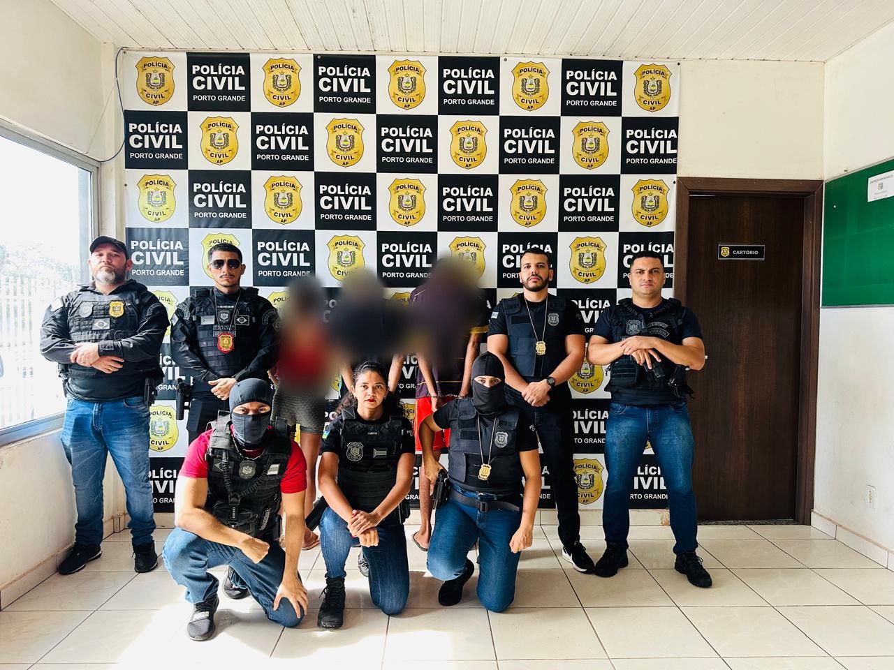 EM PORTO GRANDE, POLÍCIA CIVIL PRENDE DOIS HOMENS PELA PRÁTICA DO CRIME DE ROUBO E UMA MULHER POR RECEPTAÇÃO